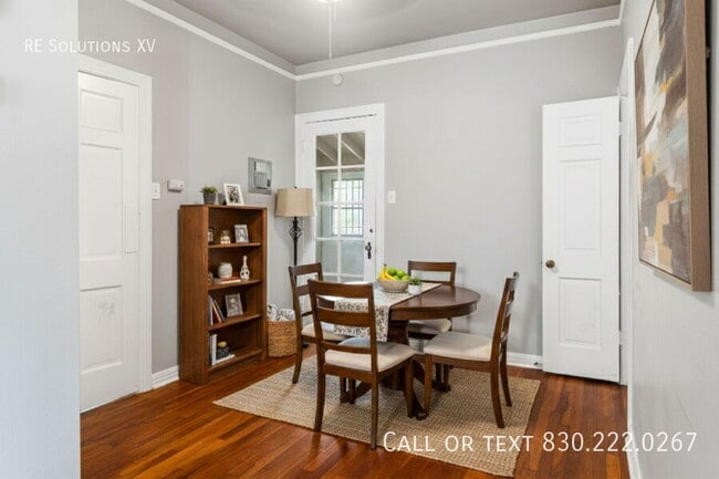 336 E Lullwood Ave in San Antonio, TX - Building Photo - Building Photo