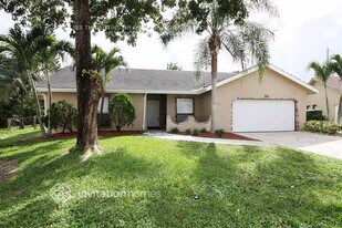 7002 NW 38th St in Coral Springs, FL - Building Photo