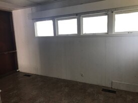 303 W College St in Carbondale, IL - Building Photo