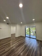 300 Palm Cir W in Pembroke Pines, FL - Building Photo - Building Photo