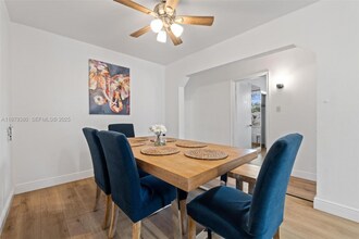 2453 SW 17th St in Miami, FL - Foto de edificio - Building Photo