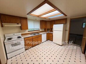 9017 Wildwood Ave SW in Tacoma, WA - Building Photo - Building Photo