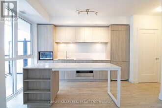 65 Annie Craig Dr in Toronto, ON - Building Photo - Building Photo