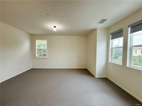 122 Cutlass in Irvine, CA - Building Photo - Building Photo