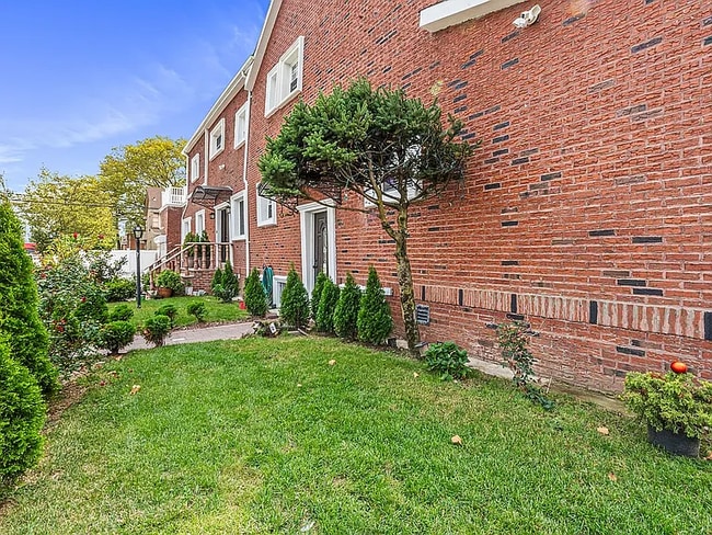 property at 116-01-116221 221st St