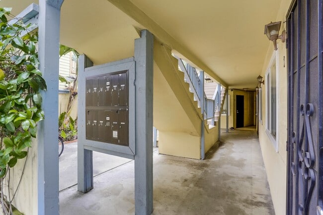 1239 Hornblend St in San Diego, CA - Building Photo - Building Photo