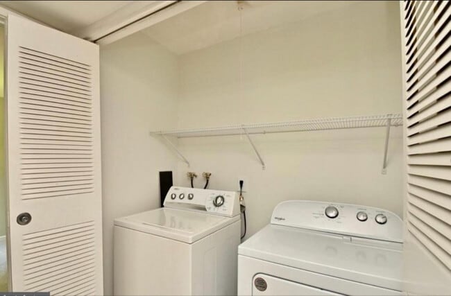 4404 Island Pl in Annandale, VA - Foto de edificio - Building Photo