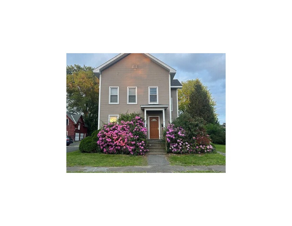 5 Clark St in Westfield, MA - Building Photo