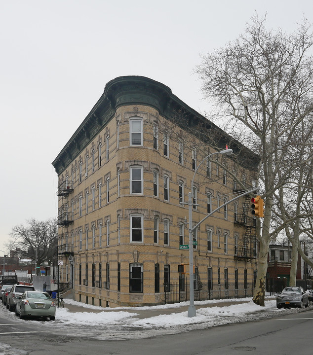 10 Sackman St in Brooklyn, NY - Building Photo