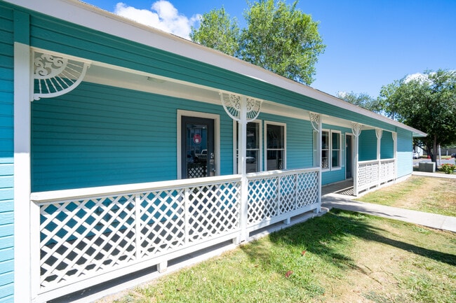 Oak Terrace Apartments in Harlingen, TX - Foto de edificio - Building Photo