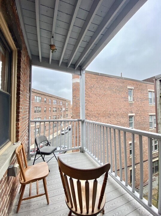 44 Orkney Rd, Unit 2 in Boston, MA - Foto de edificio