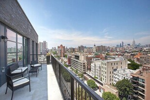 331 E Houston St in New York, NY - Building Photo
