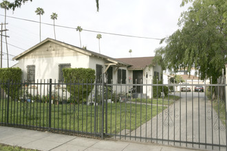 6715-6717 Otis Ave in Bell, CA - Foto de edificio - Building Photo