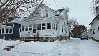 919 Harney Ave, Unit 919a Harney Avenue in Oshkosh, WI - Building Photo