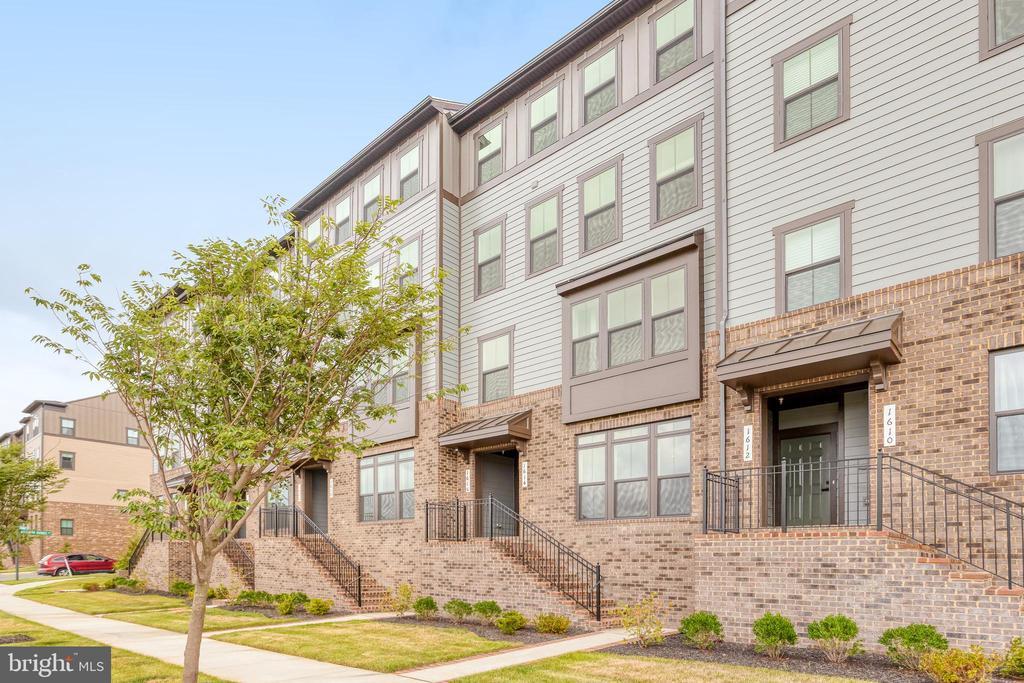 1614 Kirkman St in Cherry Hill, VA - Building Photo