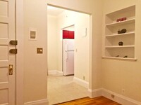 1056 Beacon St, Unit 1 in Brookline, MA - Foto de edificio - Building Photo