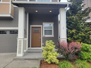 8911 Corona St NE in Lacey, WA - Building Photo - Building Photo