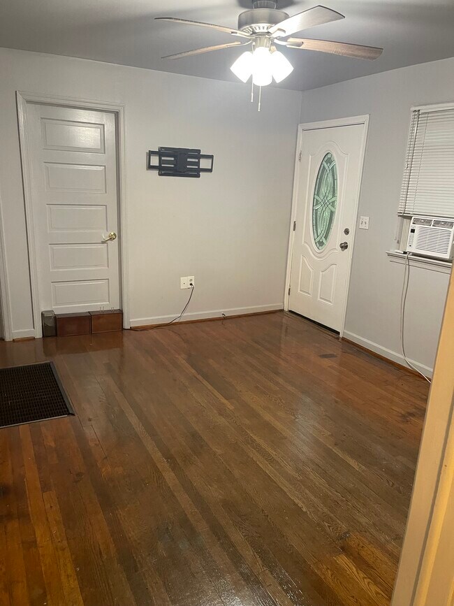 44 S Woodlawn Ave in Hamilton, VA - Building Photo - Building Photo
