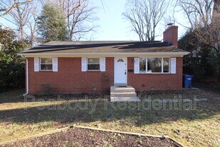 2129 Grayson Pl in Falls Church, VA - Building Photo