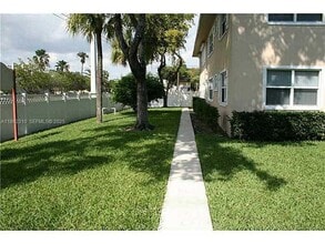 280 S Cypress Rd in Pompano Beach, FL - Building Photo - Building Photo