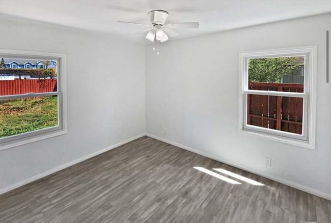 5728 Hazelbrook Ave in Lakewood, CA - Building Photo - Building Photo