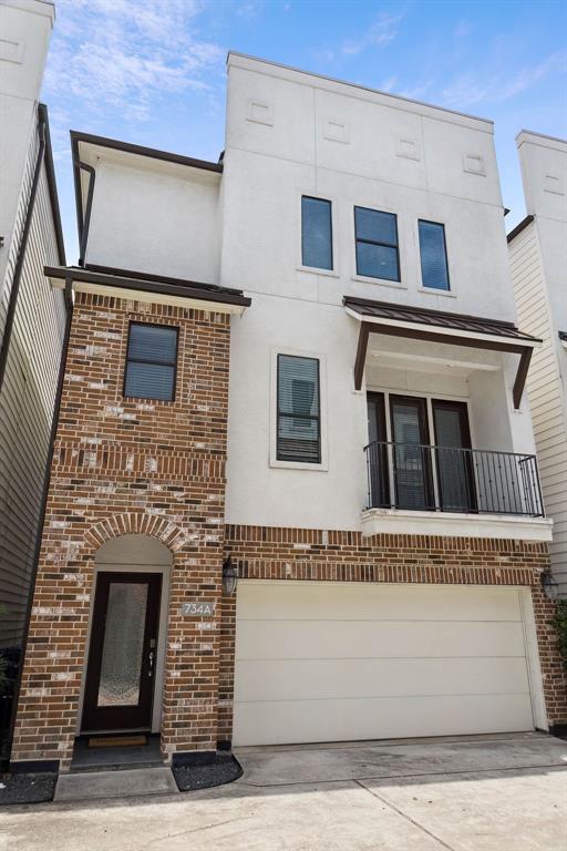 property at 734 W 20th St