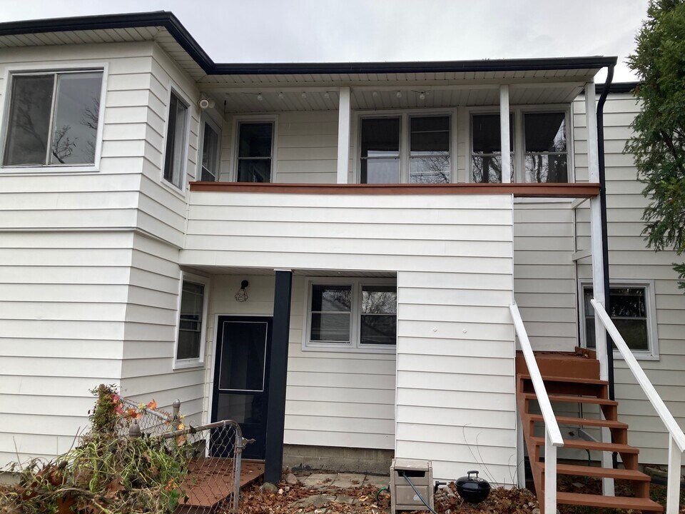 3097 Lincolnview St, Unit #2 in Auburn Hills, MI - Building Photo