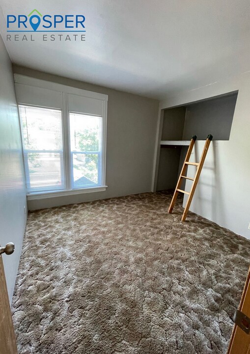 457 Summit Ave in Eau Claire, WI - Building Photo