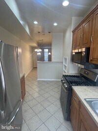 725 E Biddle St photo'