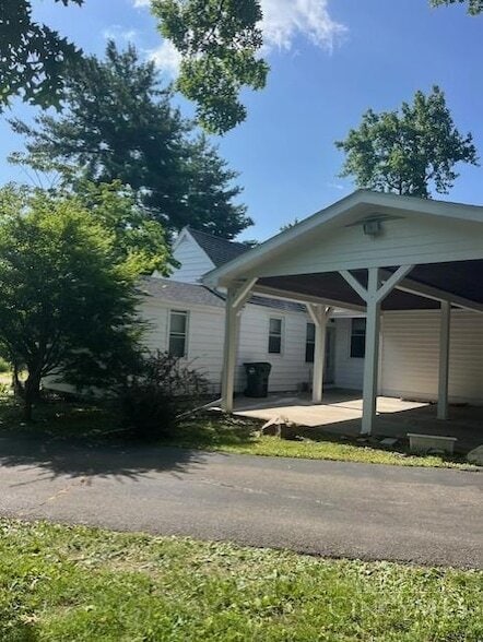 property at 2319 Hunt Rd