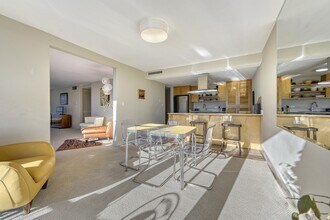 111 SW Harrison St in Portland, OR - Foto de edificio - Building Photo