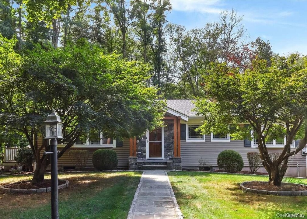 350 Spring St in Mt Kisco, NY - Building Photo