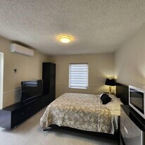 875 Westward Dr in Miami Springs, FL - Building Photo