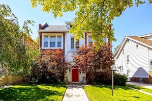 1063 Beaconsfield Ave, Unit 4 in Grosse Pointe Park, MI - Building Photo