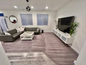 1716 W Parkview Dr in Syracuse, UT - Building Photo - Building Photo