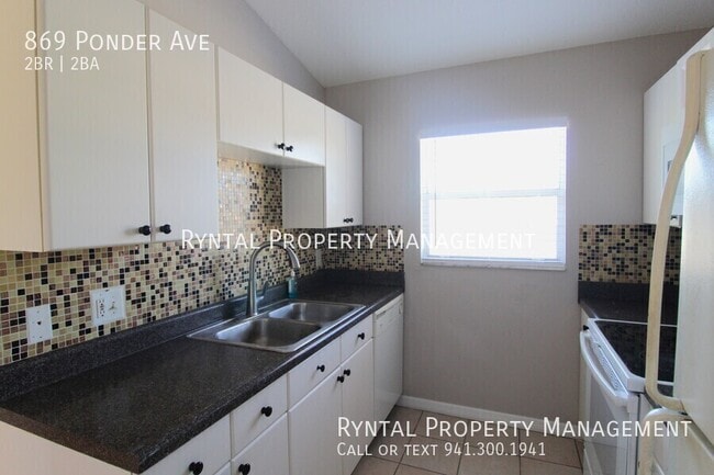 869 Ponder Ave in Sarasota, FL - Building Photo - Building Photo