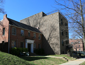 4004 Edmunds St NW in Washington, DC - Building Photo - Building Photo