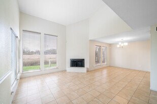 7847 Green Lawn Dr in Houston, TX - Building Photo