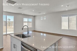 17996 W Sand Hls Dr in Surprise, AZ - Building Photo