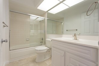 7601 Eads Ave-Unit -Unit 1 in San Diego, CA - Foto de edificio - Building Photo