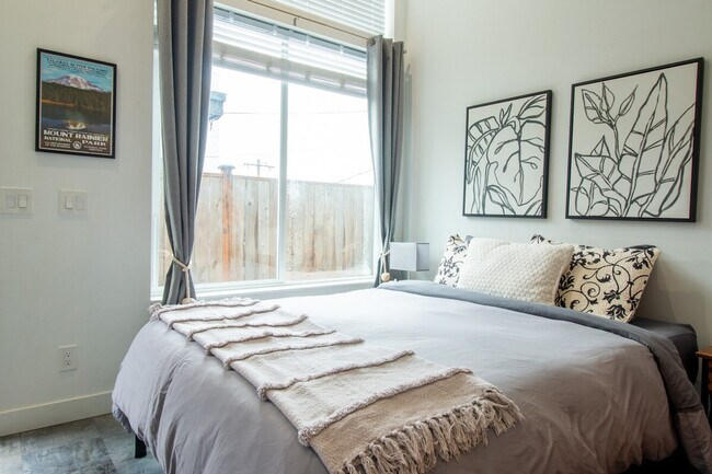 3820 Fauntleroy Wy SW