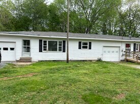 34 S Lincoln Rd in Fayetteville, TN - Building Photo