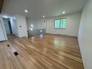 111 Treeview Dr in Moon Township, PA - Building Photo - Building Photo