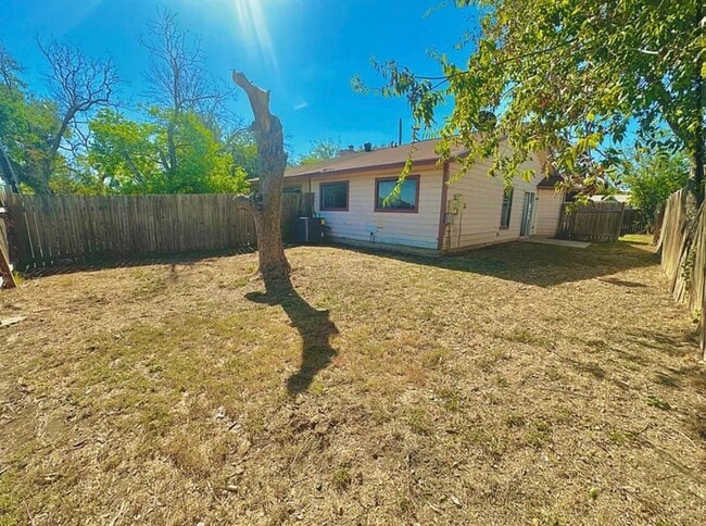 8432 Dixon Ridge Dr in San Antonio, TX - Building Photo - Building Photo