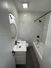 2640 NE 215th St in Miami, FL - Building Photo - Building Photo