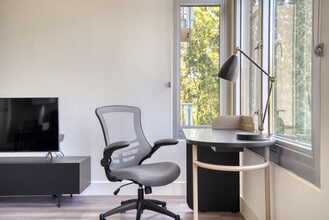 2400 W El Camino Real in Mountain View, CA - Building Photo - Building Photo