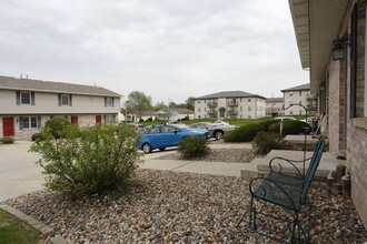 Hershey Townhomes in Bloomington, IL - Building Photo - Building Photo