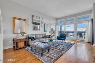 23 E Mnr Sq in Highlands, NJ - Building Photo - Building Photo