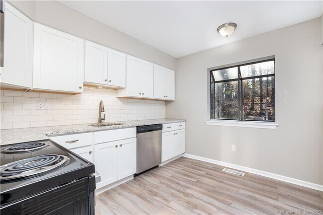 266 Conestoga Way in Glastonbury, CT - Building Photo - Building Photo