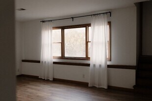 533 Maple Square in Wayzata, MN - Building Photo